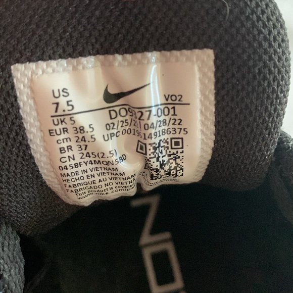 Nike metcon runners. Worn 2 x. Bought wrong size in Vegas. Great 4 activities - Picture 5 of 8